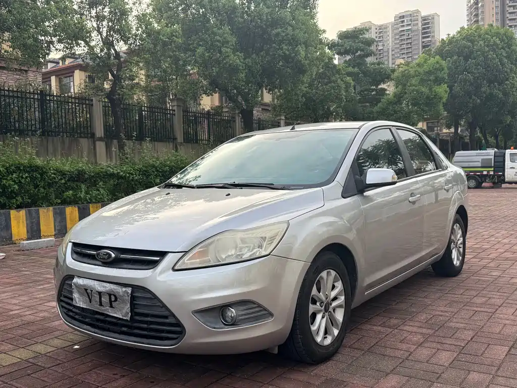 Ford Focus 2014 — фото 1