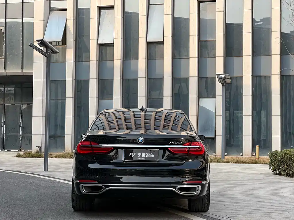 BMW 7 Series 2017 — фото 20