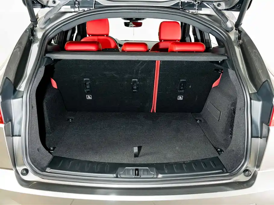 Jaguar E-PACE 2023 — фото 22