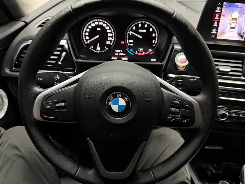 BMW 1 Series 2023 — фото 12