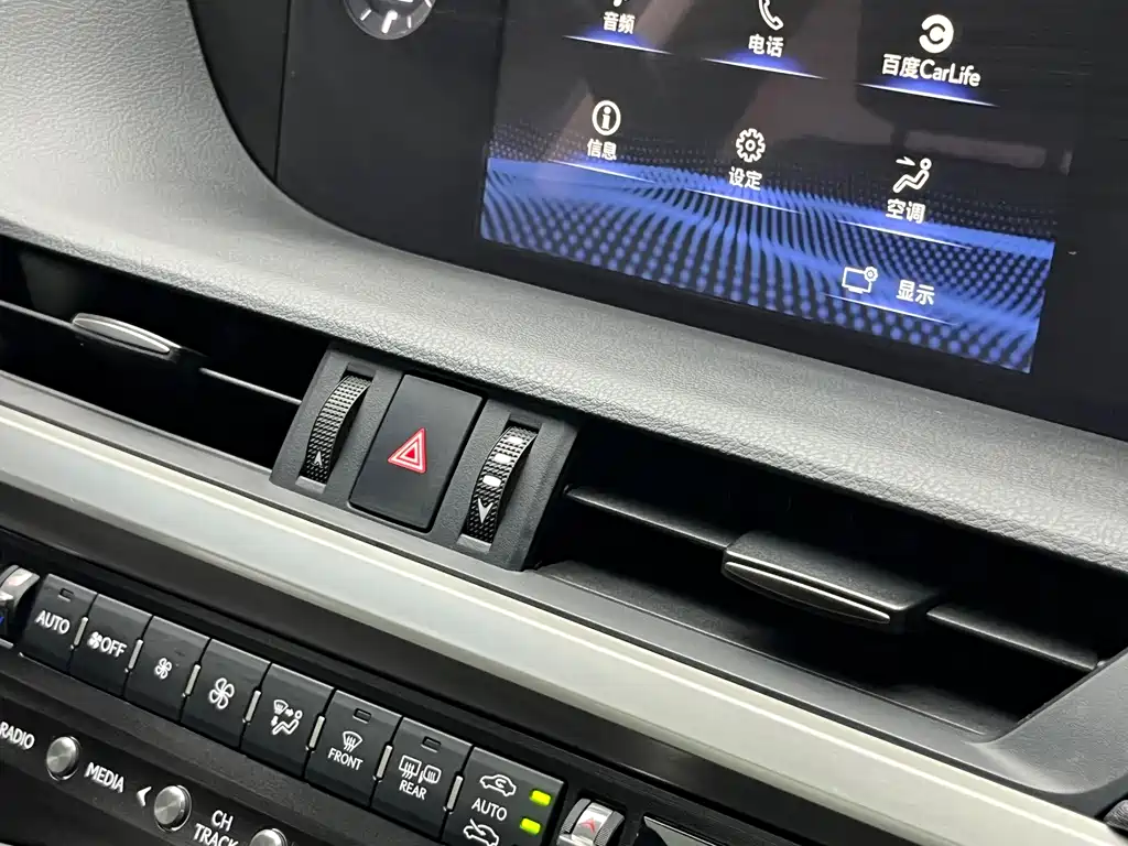 Lexus ES 2020 — фото 20