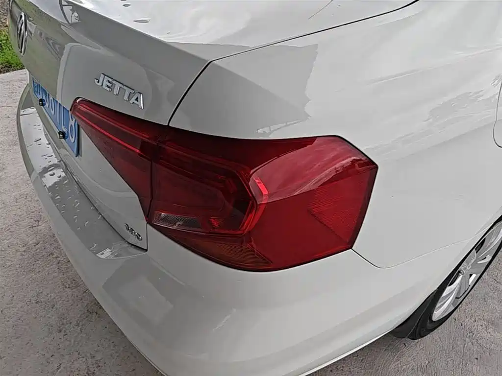 Volkswagen Jetta 2017 — фото 8