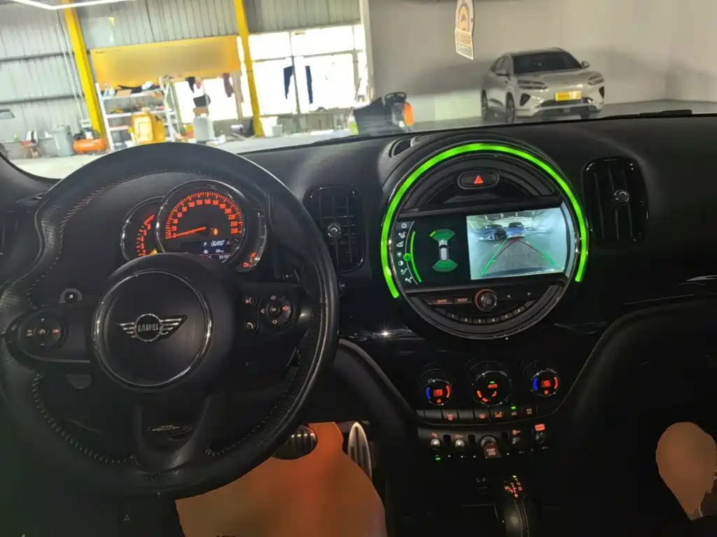 MINI Countryman 2018 — фото 11