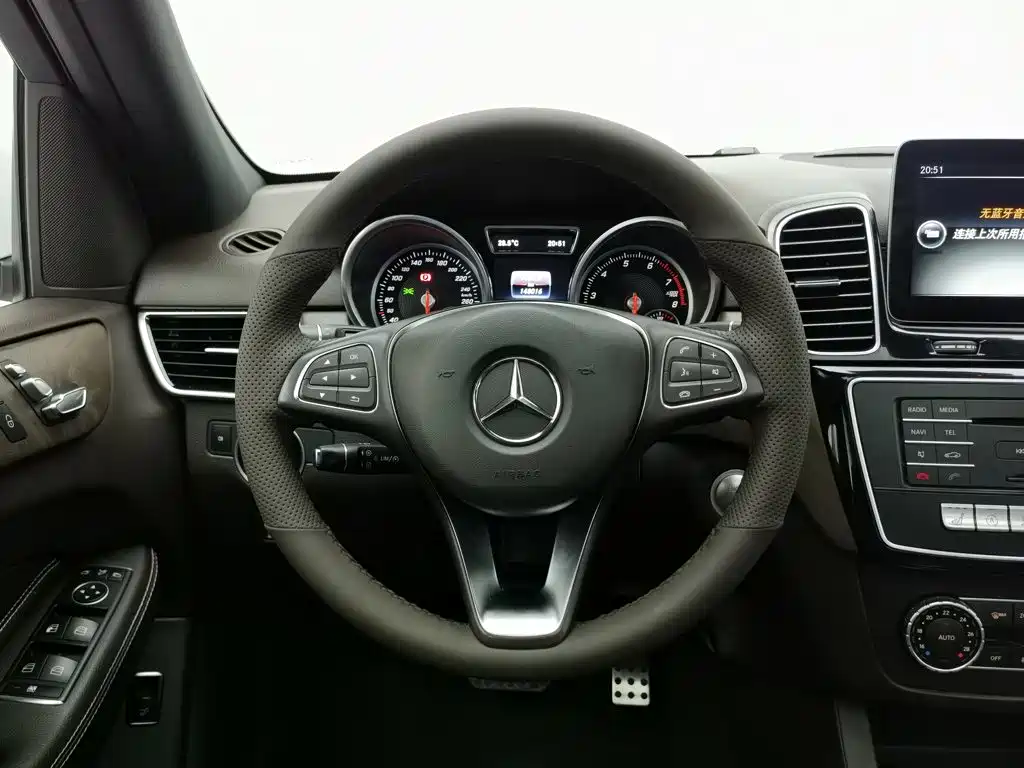 Mercedes-Benz GLE 2016 — фото 11