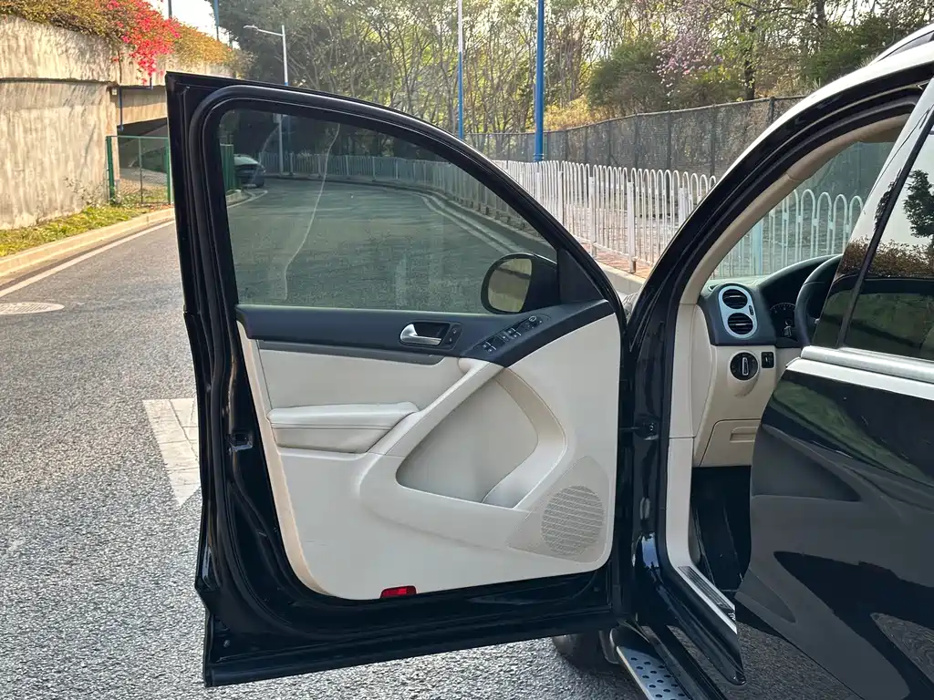 Volkswagen Tiguan 2015 — фото 12