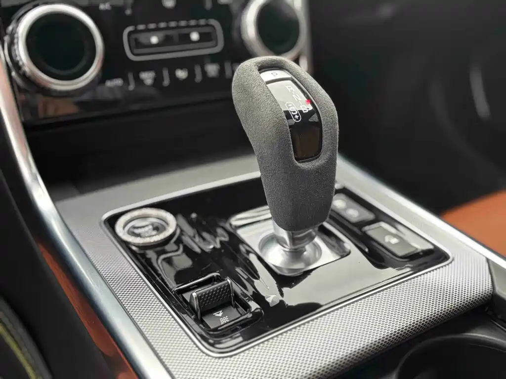 Jaguar XEL 2023 — фото 16