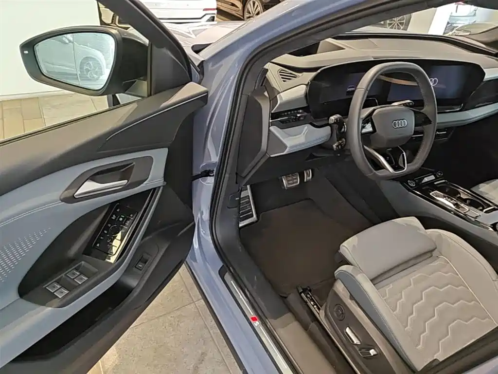 Audi Q6L e-tron 2025 — фото 16
