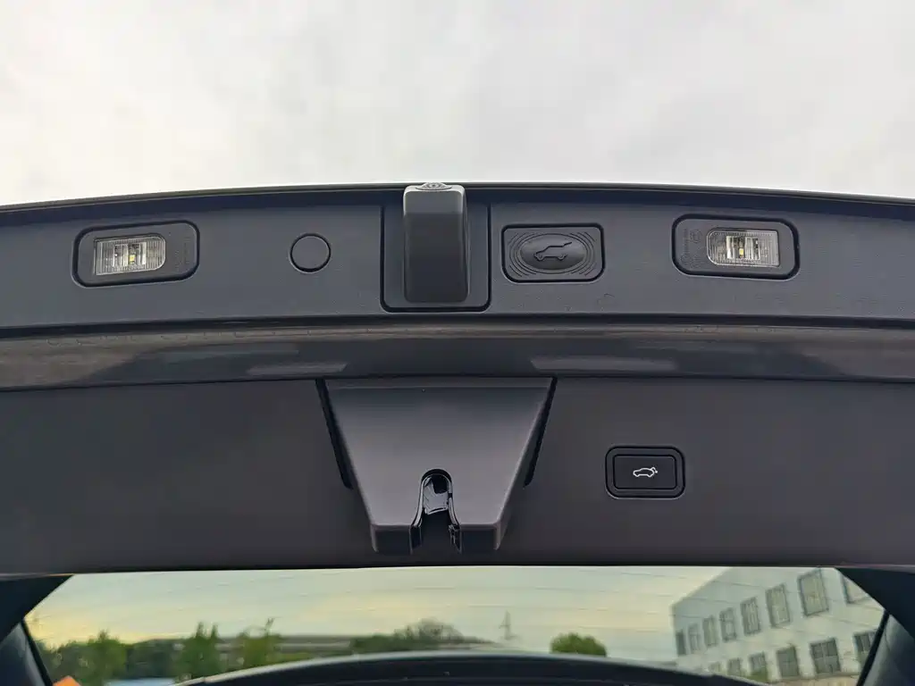 Volvo XC70 Plug-In Hybrid 2025 — фото 36