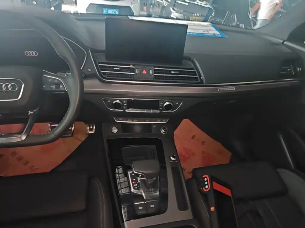 Audi Q5L 2023 — фото 13