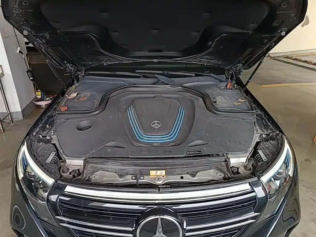 Mercedes-Benz EQC 2021 — фото 20