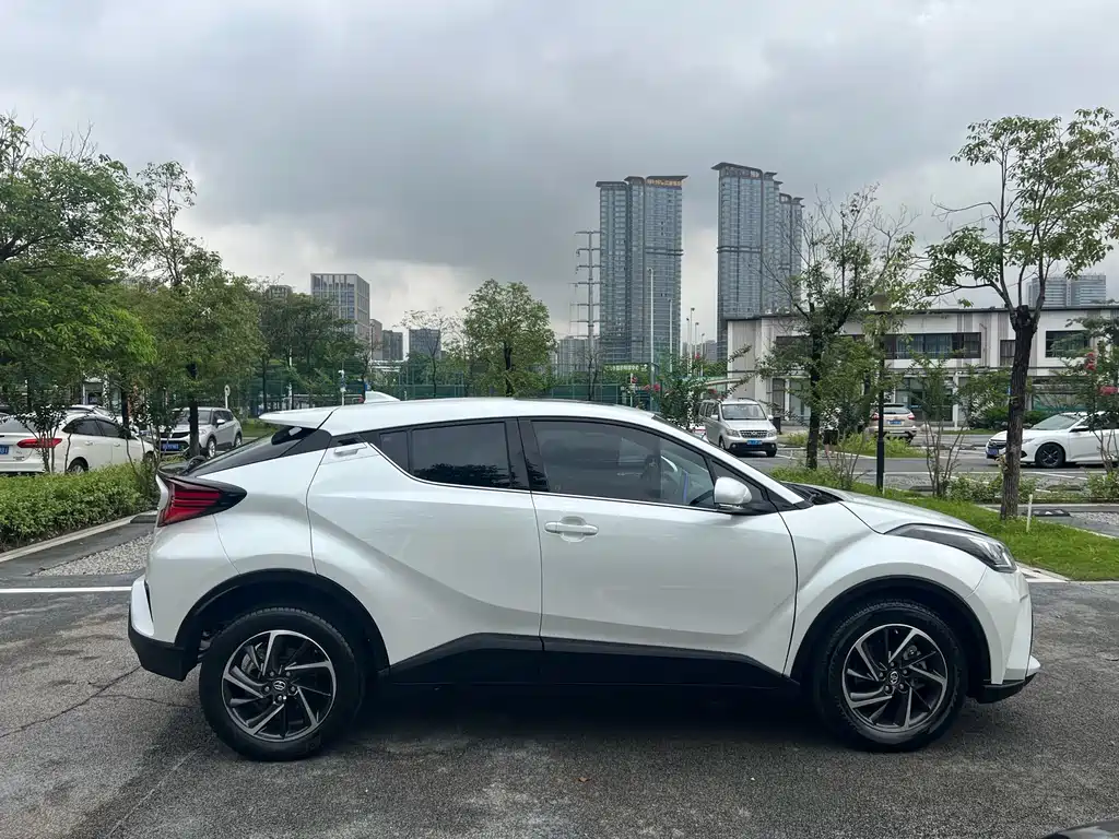 Toyota C-HR 2023 — фото 8