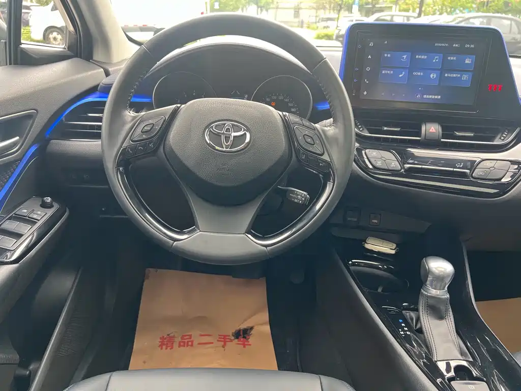 Toyota C-HR 2023 — фото 16