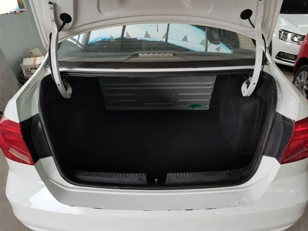 Volkswagen Jetta 2018 — фото 19
