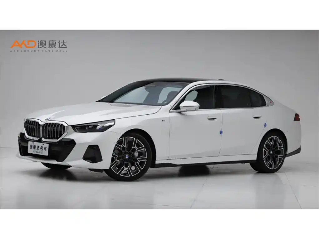 BMW 5 Series 2025 — фото 1