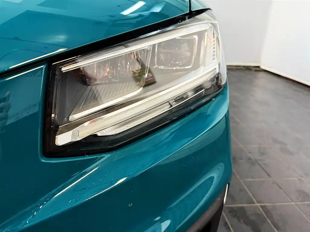 Audi Q2L 2021
