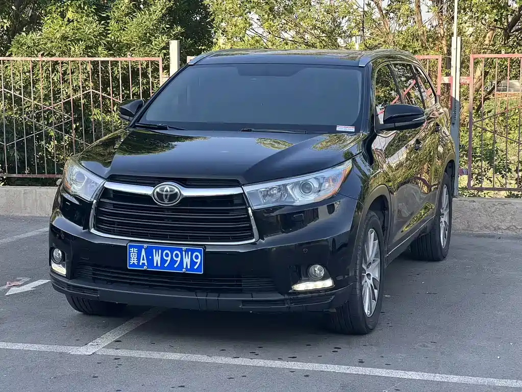 Toyota Highlander 2015 — фото 1