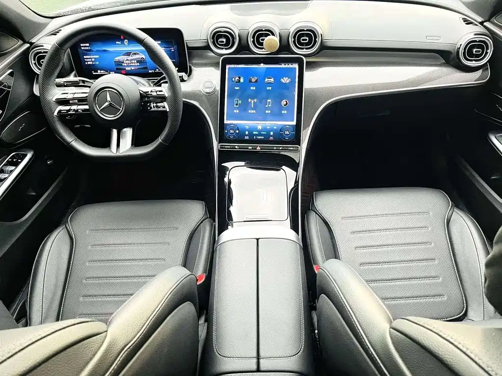 Mercedes-Benz C-Class 2025 — фото 9