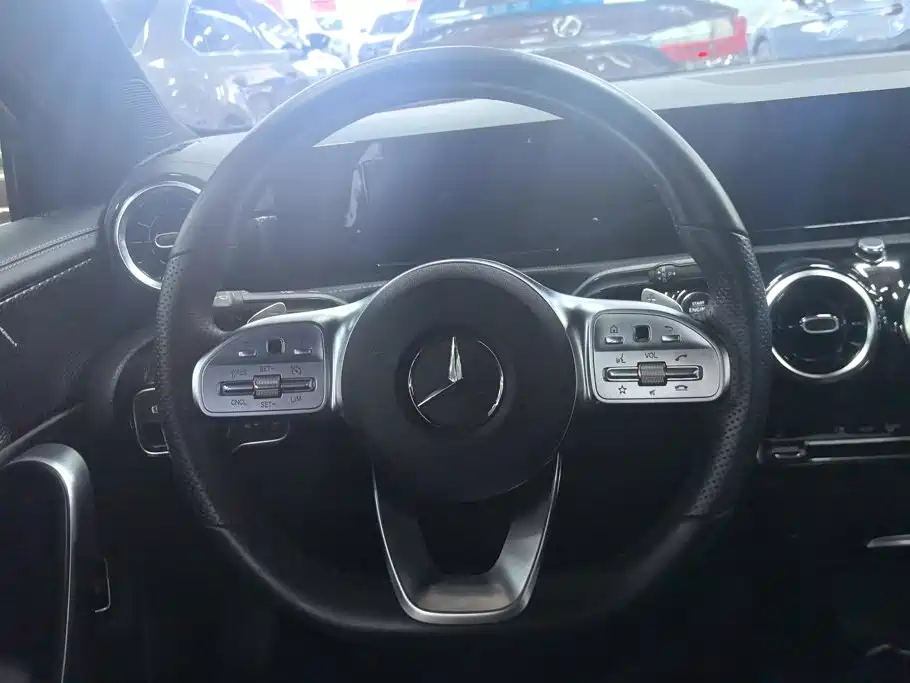 Mercedes-Benz A-Class 2019 — фото 15