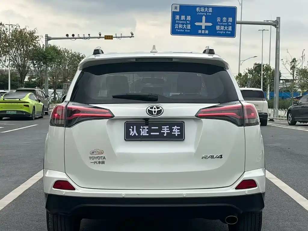 Toyota RAV4 2018 — фото 7