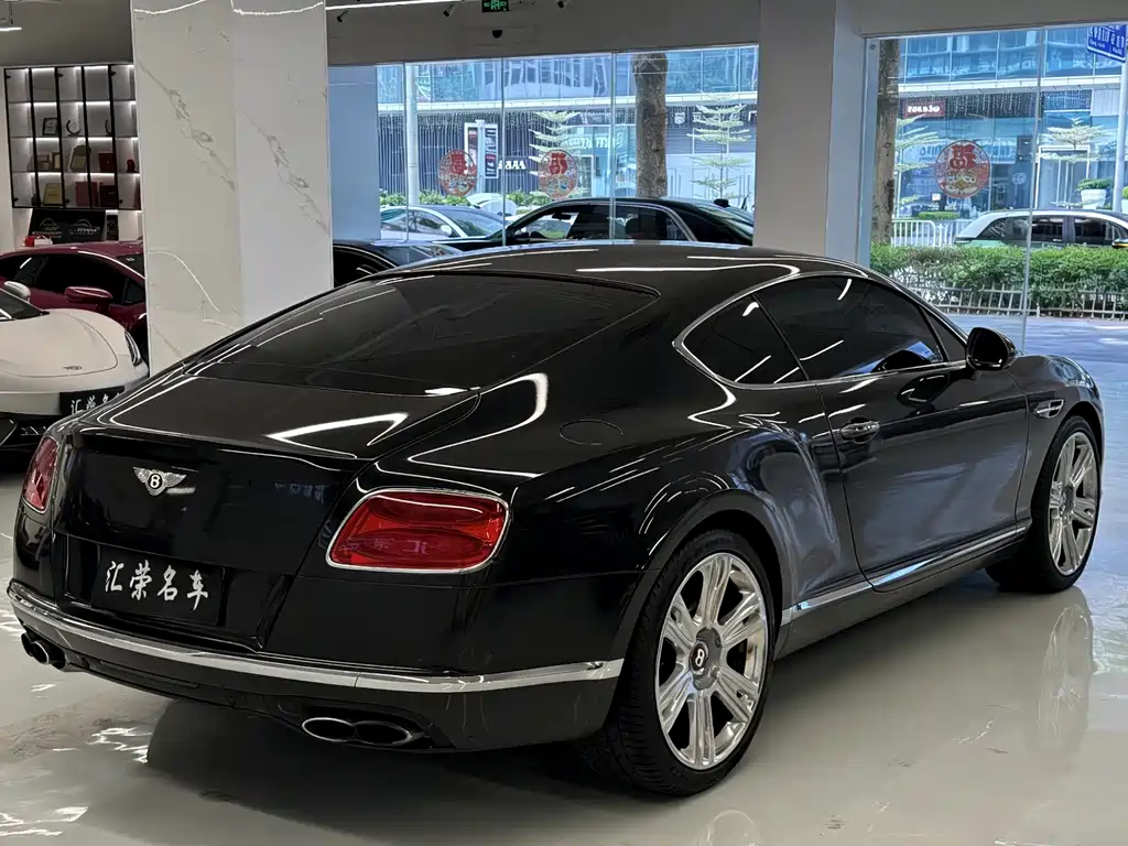 Bentley Continental 2017 — фото 11