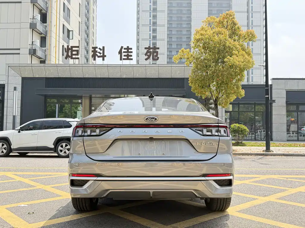 Ford Mondeo 2023 — фото 11
