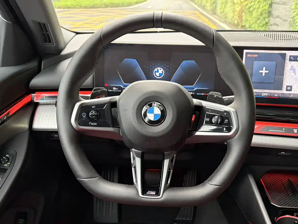 BMW 5 Series 2025 — фото 13