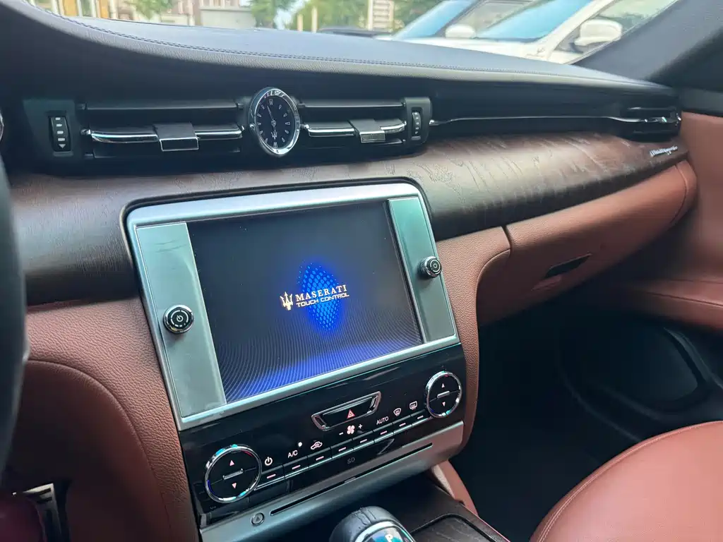 Maserati Quattroporte 2016 — фото 13
