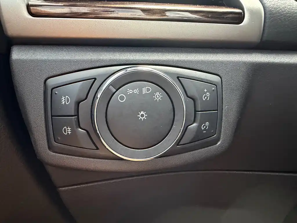 Ford Mondeo 2013 — фото 15