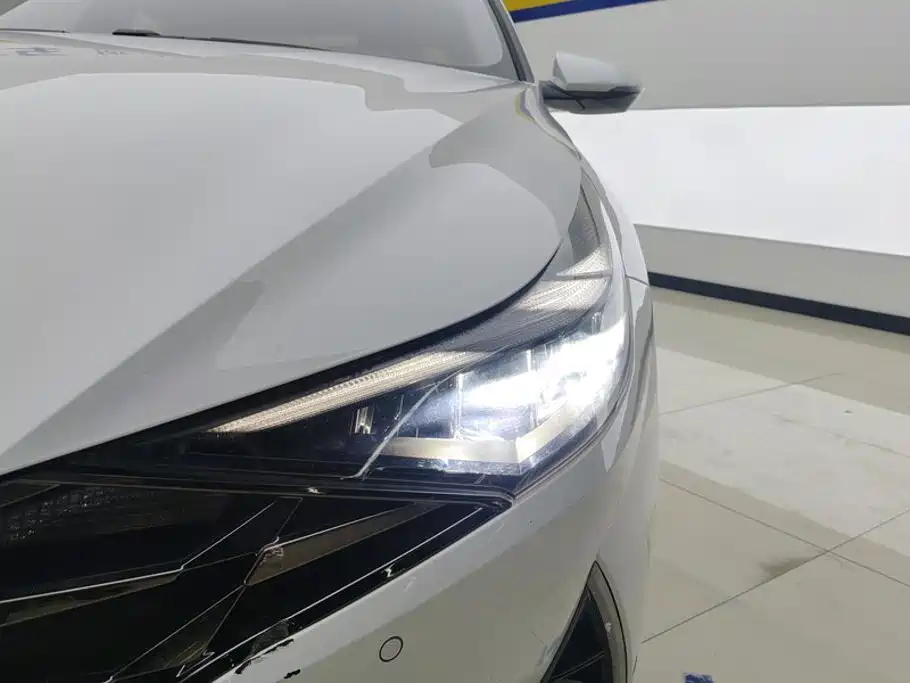 Hyundai Elantra 2021