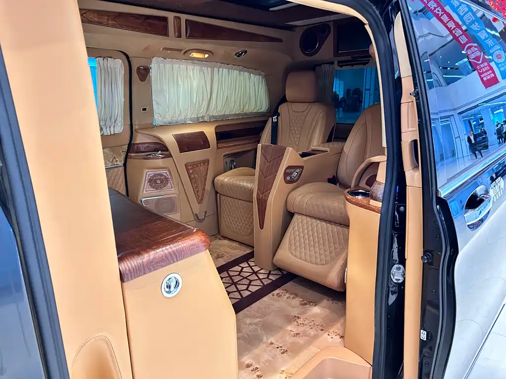 Mercedes-Benz V-Class 2020 — фото 12