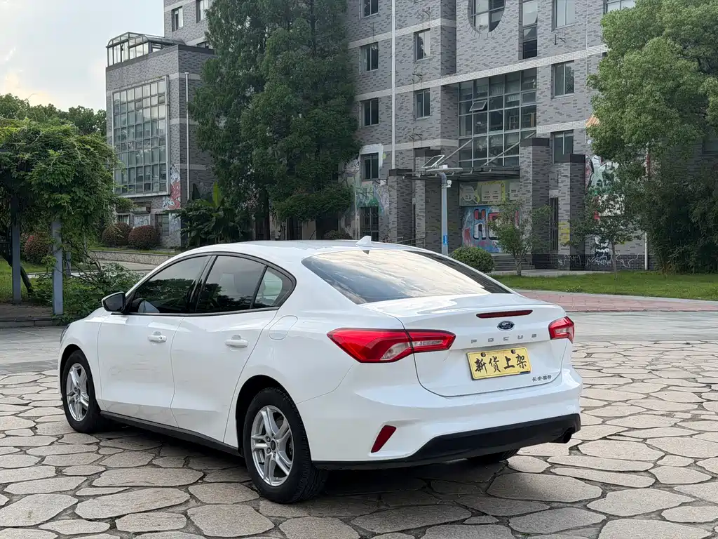 Ford Focus 2020 — фото 11
