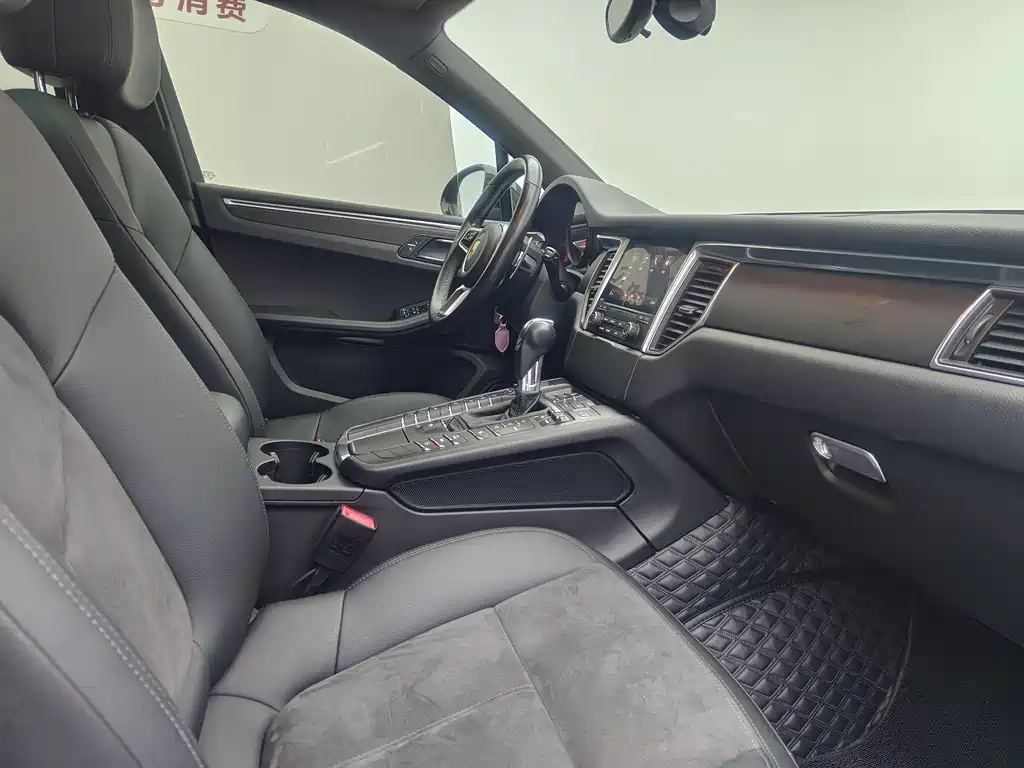 Porsche Macan 2018 — фото 13