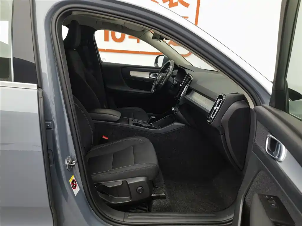Volvo XC40 2022 — фото 23