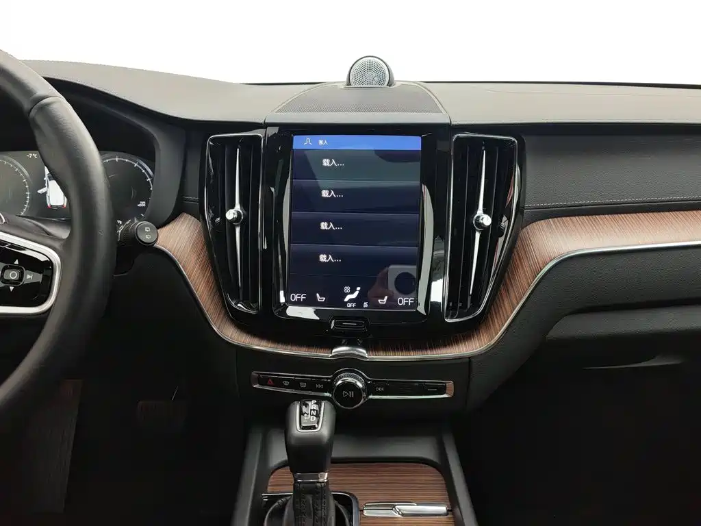 Volvo XC60 2021 — фото 12