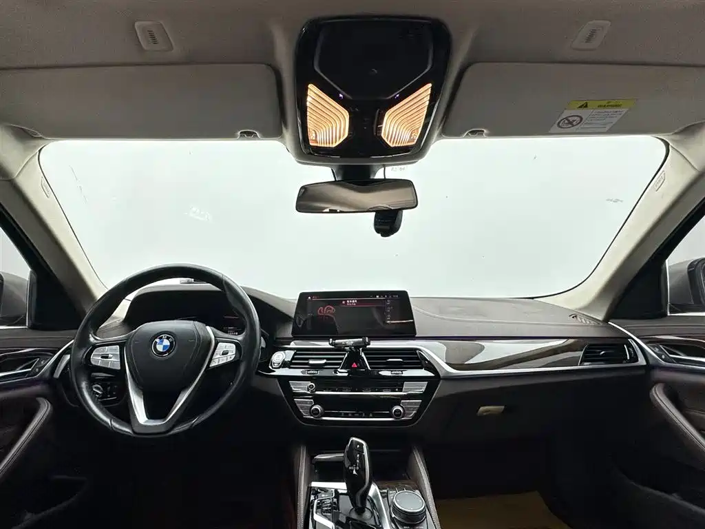 BMW 5 Series 2019 — фото 9