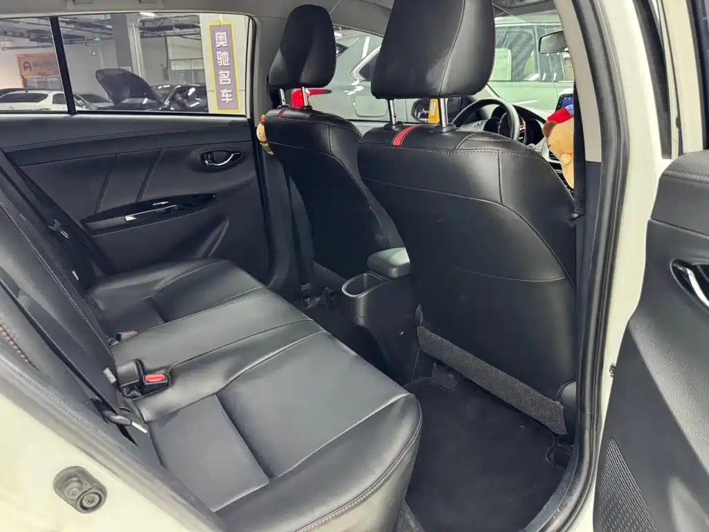 Toyota Yaris L 2022 — фото 10