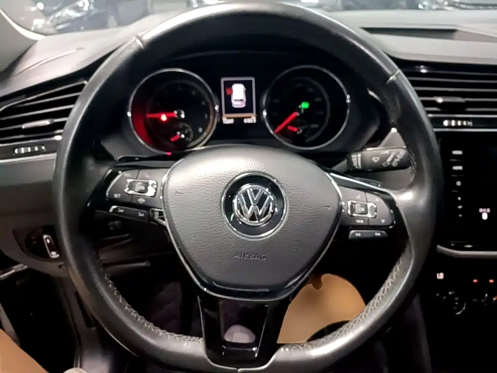 Volkswagen Tiguan L 2020 — фото 11