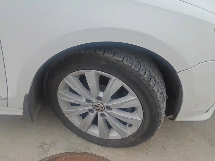 Volkswagen Sagitar 2016