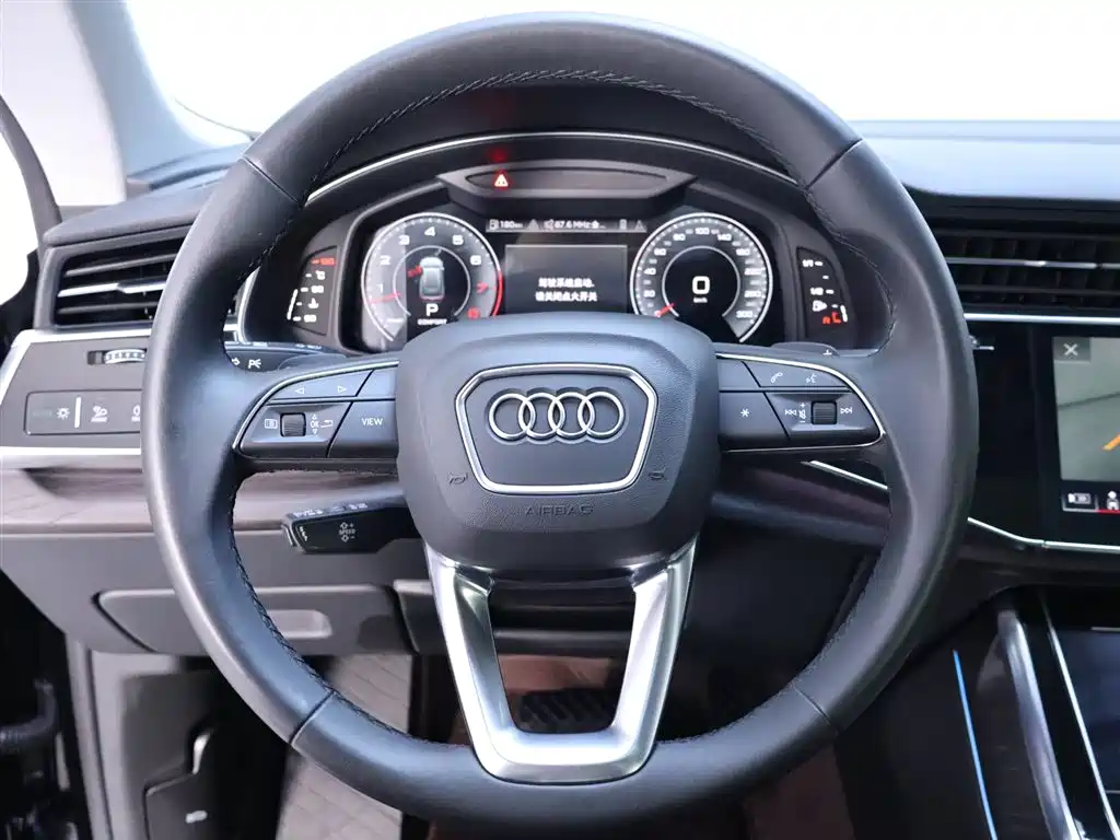 Audi Q8 2023 — фото 16
