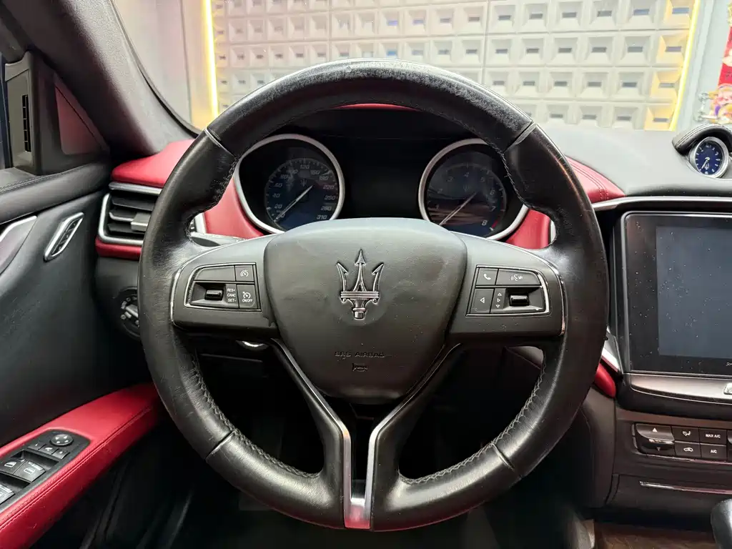 Maserati Ghibli 2017 — фото 12