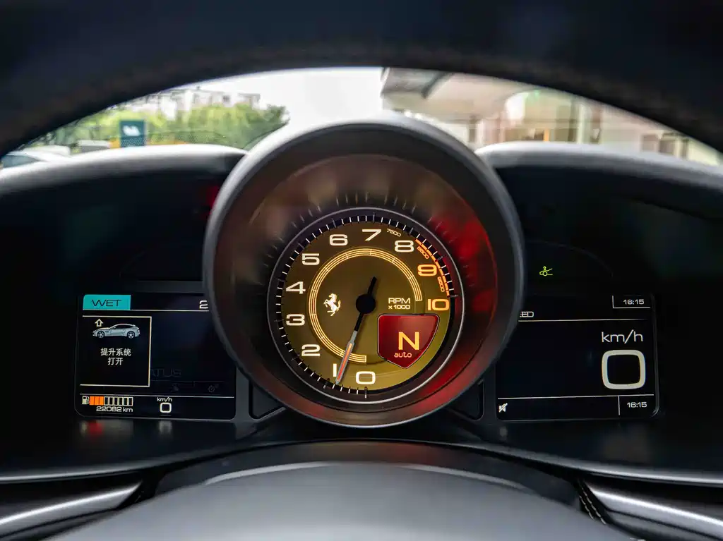 Ferrari GTC4Lusso 2018 — фото 14
