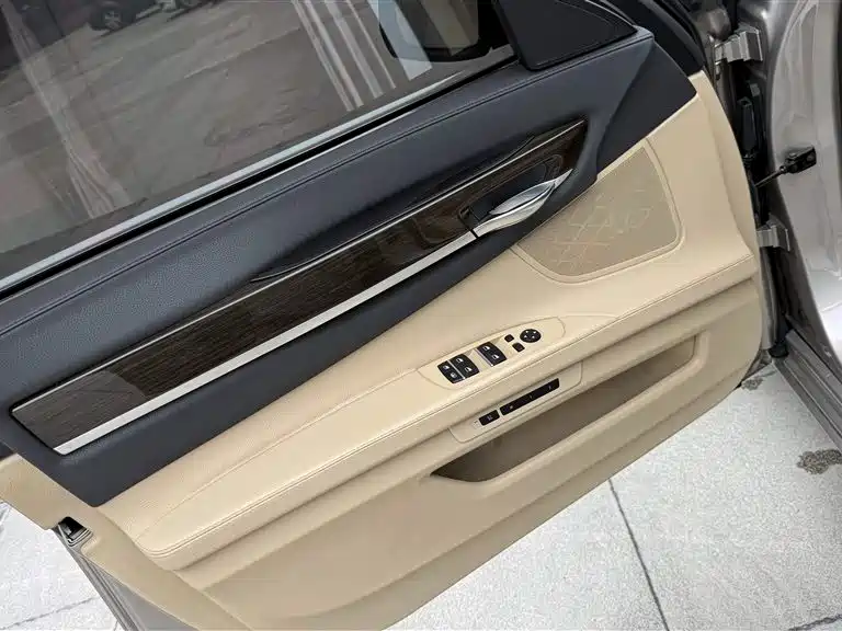 BMW 7 Series 2013 — фото 11