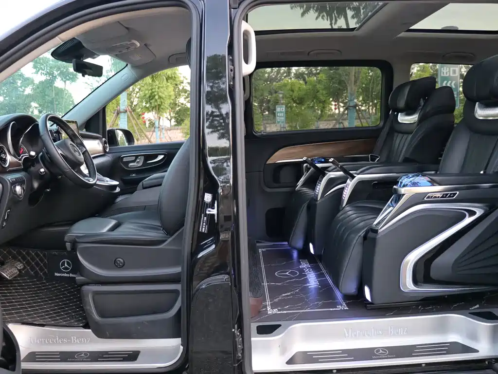 Mercedes-Benz V-Class 2023 — фото 14
