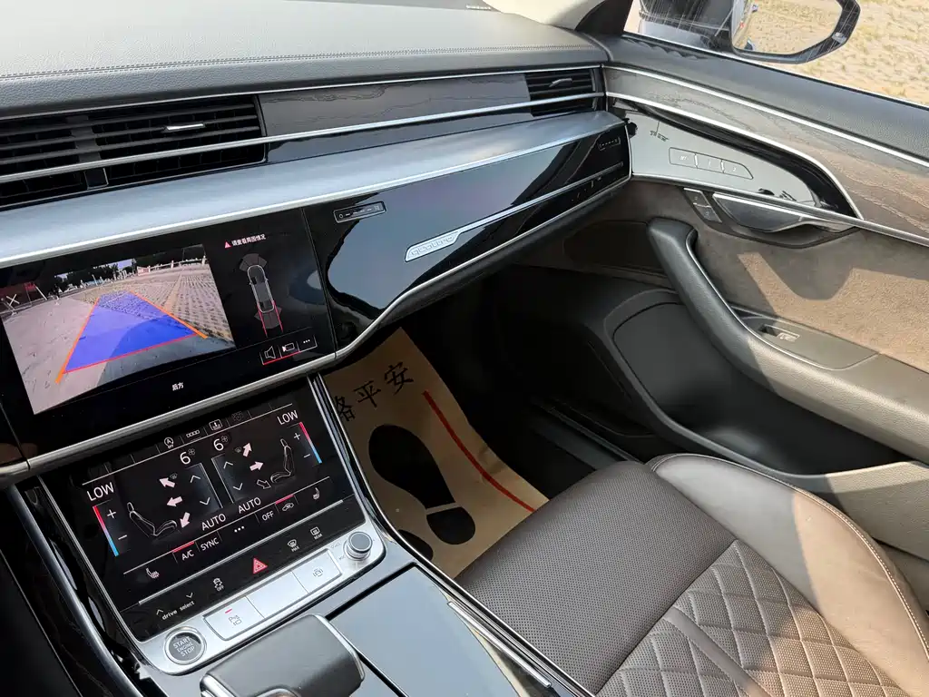 Audi A8 2021 — фото 24