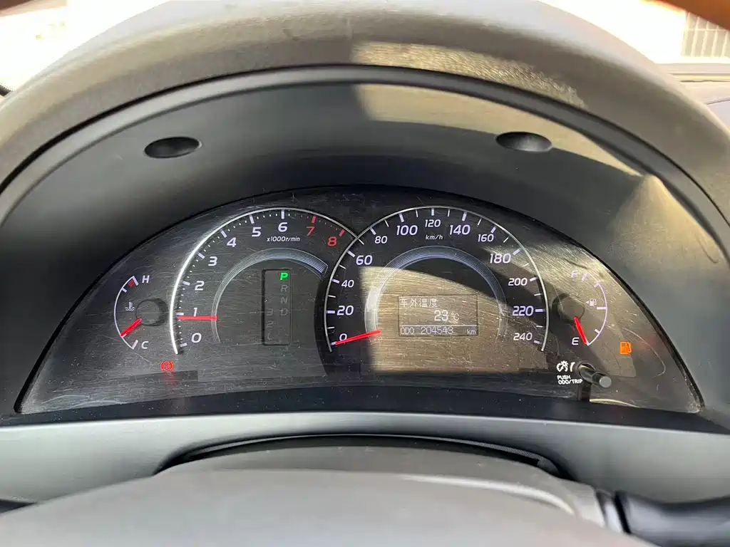 Toyota Camry 2010 — фото 20