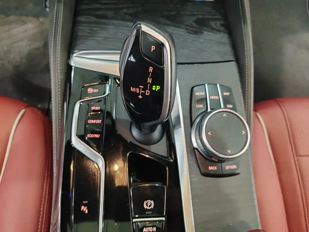 BMW 5 Series 2021 — фото 11