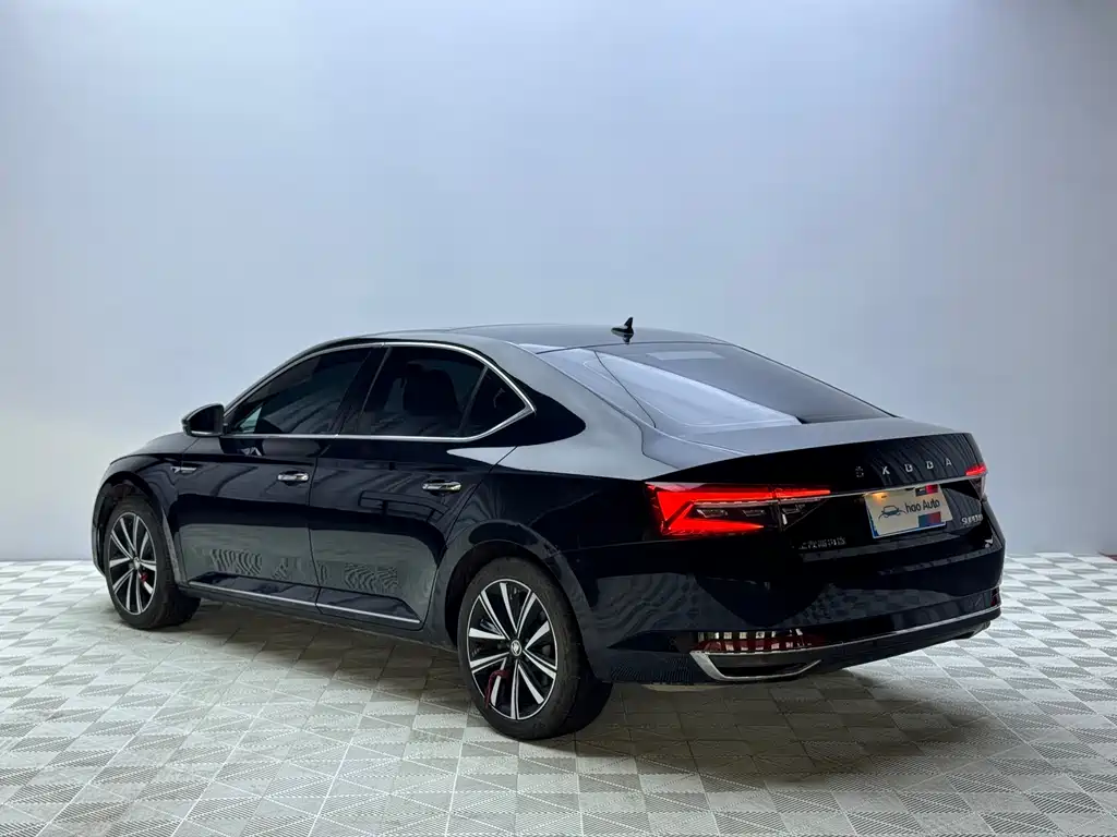 Skoda Superb 2023 — фото 4