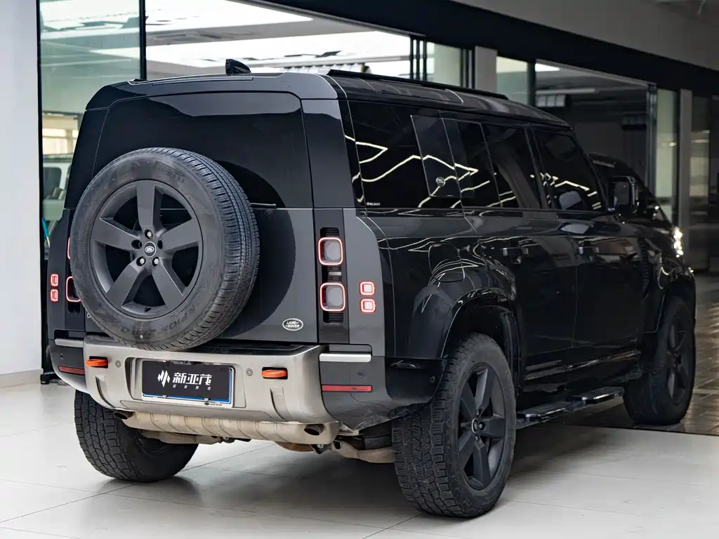 Land Rover Defender 2023 — фото 7
