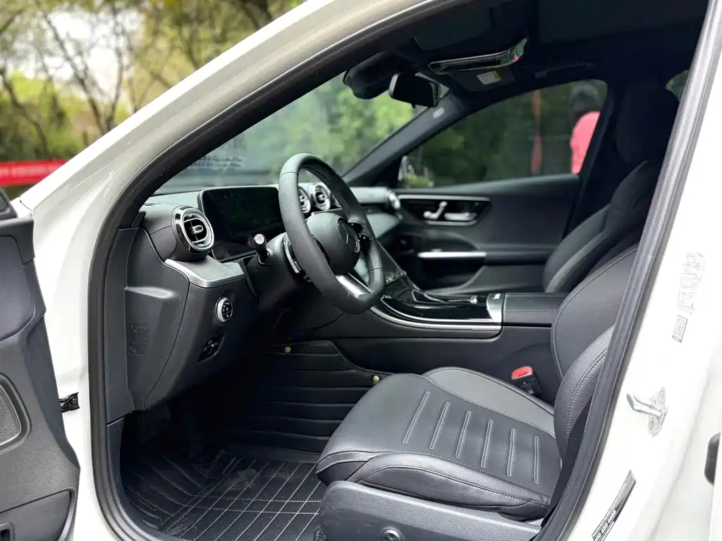 Mercedes-Benz C-Class 2023 — фото 7