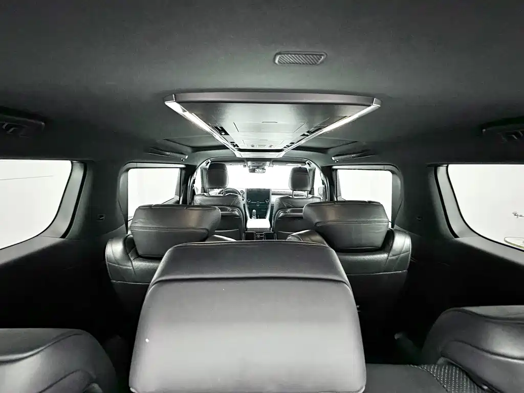 Toyota Alphard 2024 — фото 18